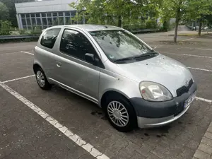 Toyota Yaris 1.0 linea sol Bild 2