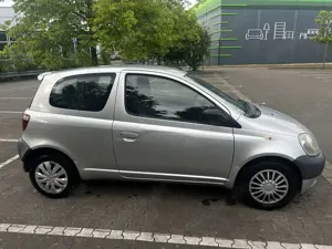 Toyota Yaris 1.0 linea sol Bild 3