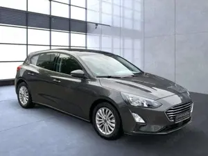 Ford Focus Titanium Kamera PDC iACC Pano Navi KeyFree