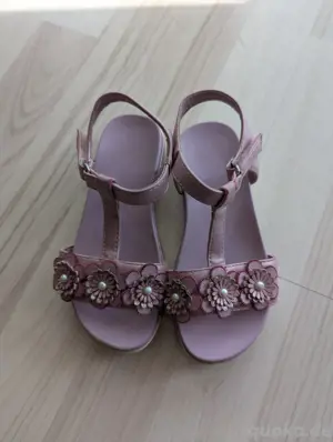 Sandalen Größe 28 - rosa glänzend mit Blüten 