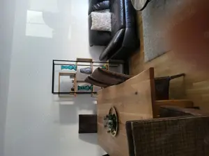 Esstisch mit 6 Stühlen zu verschenken!