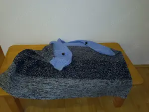 Handgestrickter Umhang Größe ca. 1,40 x 1 Meter