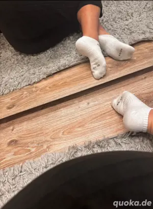 verschiedene getragene Socken