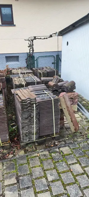 gut erhaltene Dachziegel