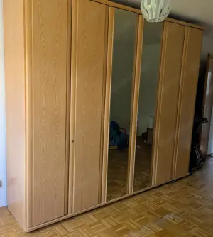 Großer Kleiderschrank mit Spiegeltüren - zu verschenken 