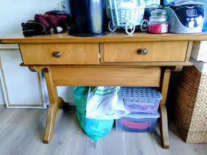 Schreibtisch Handarbeit zu verschenken