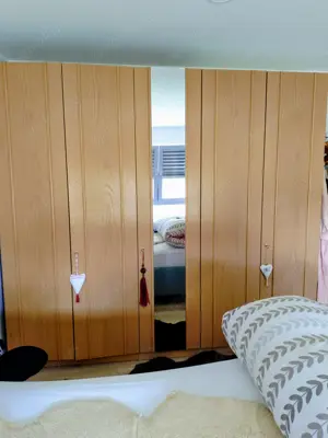 Kleiderschrank zu verschenken