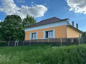 Ungarn: Haus mit großem Grundstück auf der Südseite des Balatons