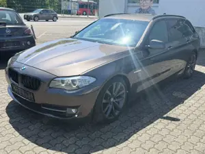 BMW 530 D Touring xDrive Leder Automatik AHK Navi