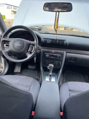 Audi A4 1.8 quattro Bild 5