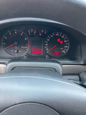 Audi A4 1.8 quattro Bild 2