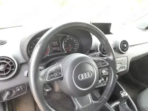 Audi A1 1.0 60KW TÜV NEU Bild 5