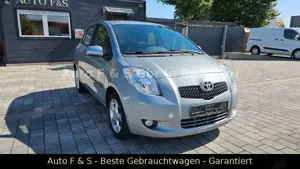 Toyota Yaris Executive * Automatik * 1.3 Benziner
