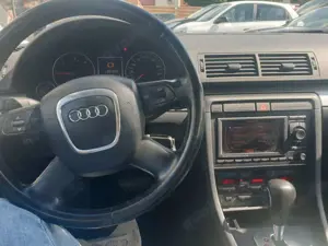 Audi A4 Avant 2.0 TDI*Navi*Klima*SHZ* Bild 2