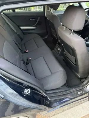 BMW 320 320d Bild 2