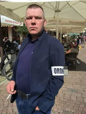 Zungenanal für Frau 