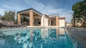 KROATIEN Istrien Haus Pool Euro 450.000