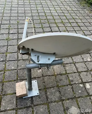 Satellitenschüssel 71 cm mit Wandhalterung