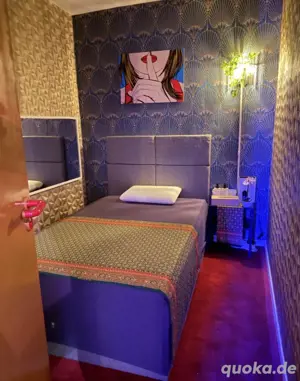 Erotische Masseurin mit sanften und festen Berührung meiner Hände in den Himmel bringen Nuru Gel 