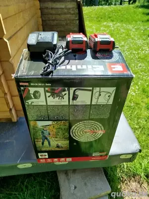 Eine Elektrische Bodenhacke mit Ladegerät und Akkus 