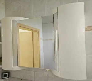 Bad- Spiegelschrank