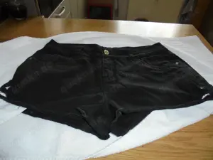 Damen Hotpants- Jeans schwarz Gr. L v. Stich& Soul  Stickmuster mit Löchern