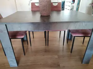 Esszimmertisch 