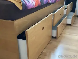 Doppelbett mit Stauraum