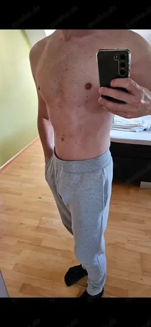 ER attraktiv sportlich sucht nette SIE für Treffen