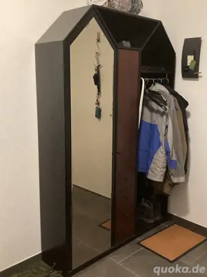 Garderobenschrank