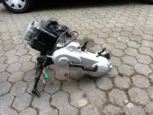 Benzhou Motor YY125T 125er 4 Takt Motor mit 8247 Kilometerstand 