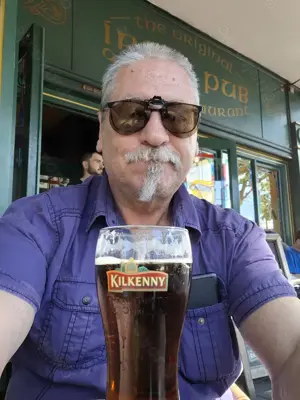 Reifer Herr sucht das Paar oder die Dame 