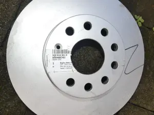 Bremsscheiben 5Q0 615 301H, Belege Vorne 5K0 698 151 für VW Audi Seat Skoda Bild 4