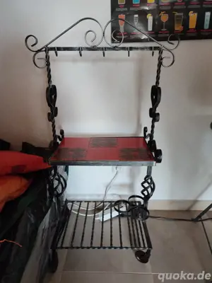 Teewagen mit mehreren Haken