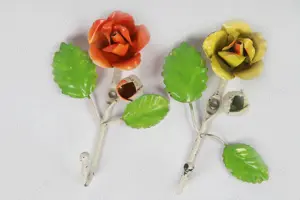 2xKleiderhaken Garderoben-Wandhaken Italy Rosen Handarbeit Blech vintage 60er 