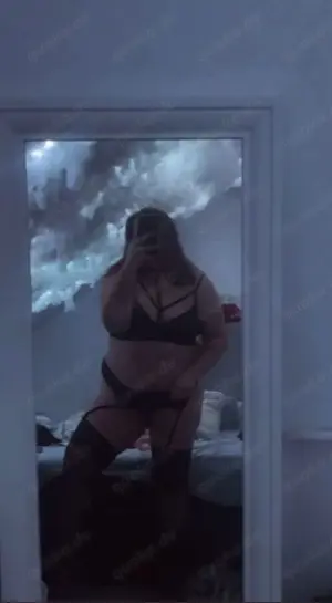Kleines curvy girl mit Videos box
