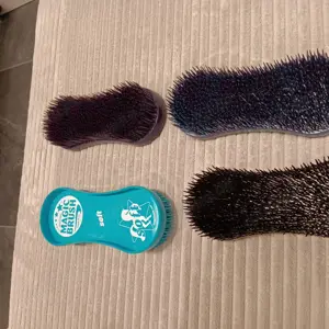 Verkaufe 4 ,,Magic Brush " Pferdebürsten 