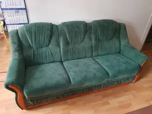 Sofa, zwei Sesseln und Couchtisch