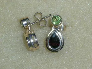 NEU: Ohrstecker 333 Gold mit Granat + Peridot Bild 2