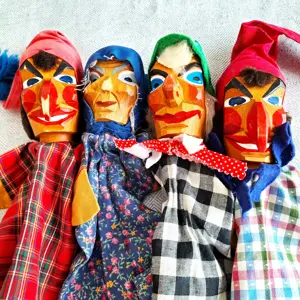 4 Holzköpfe-- Kasperle Figuren von Lotte Sievers-Hahn  Siehe dazu die Fotos