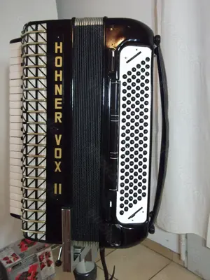 Hohner Atlantik Akkordeon, MIdi, Verstärker, Solton MS 4 Begleitautomat + Akkordeon Ständer  1.750 Bild 2