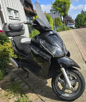 Piaggio X7-125ccm Roller schwarz mit Koffer & Alarmanl., Scheckheftgefplegt 1.Hand  Bild 2