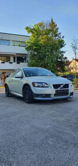 Volvo C30 2.0D Momentum Bild 1