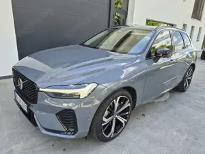 Volvo XC60 B5 AWD Plus Dark Luftfederung !!!+Panorama+