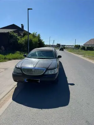 Lincoln Town Car Stretch-Limousine