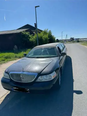 Lincoln Town Car Stretch-Limousine Bild 2