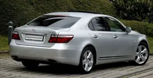 Lexus LS 460 *MARK LEVINSON* SCHECKHEFT* SEHR GEPFLEGT