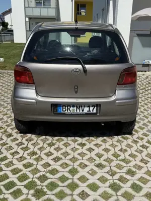 Toyota Yaris 1.0 linea sol Bild 4