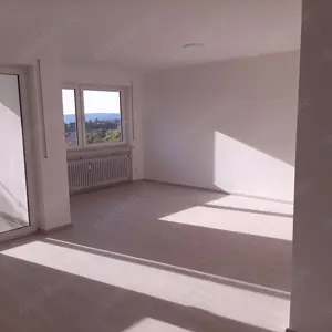 Erstbezug nach Sanierung. 2 ZW mit verglaste Loggia (bei Krankenhaus)
