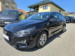 Hyundai i30 Kombi 1.6 CRDi Select Einparkhilfe Klimaanlage DAB Bild 4